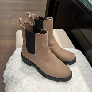 Old Navy Boots Size 9
